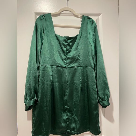 NWOT Lulu’s Got the Love Emerald Satin Square-neck Mini Dress Size US XL - Picture 6 of 8